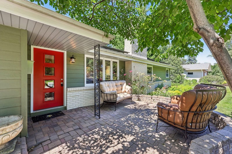 2955 Regent Ave N, Golden Valley, MN 55422