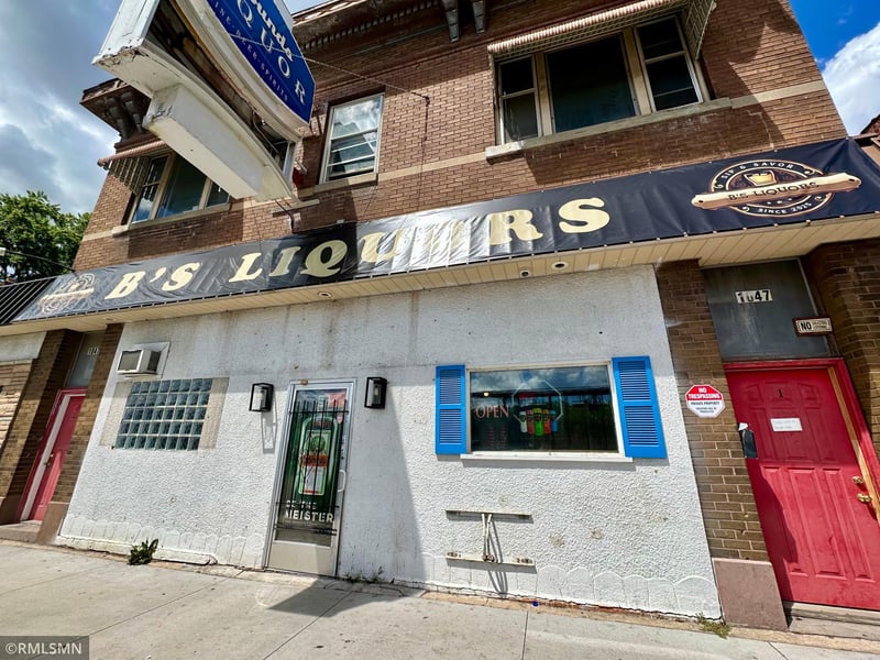 1047 Hudson Rd, Saint Paul, MN 55106