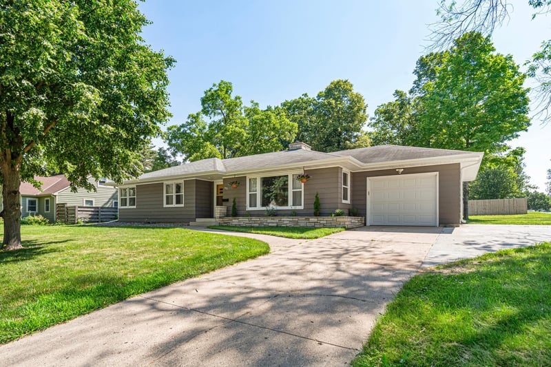 1071 Anderson Pl, Owatonna, MN 55060