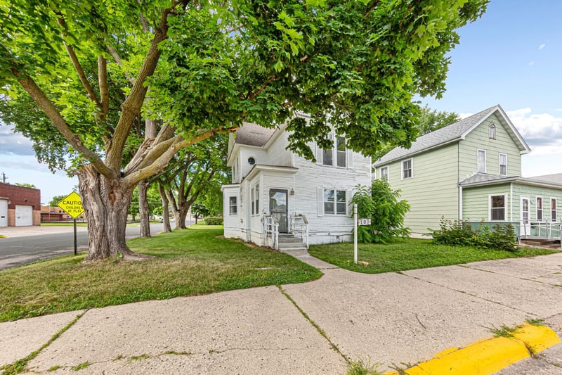 105 Ash Ave SW, Montgomery, MN 56069