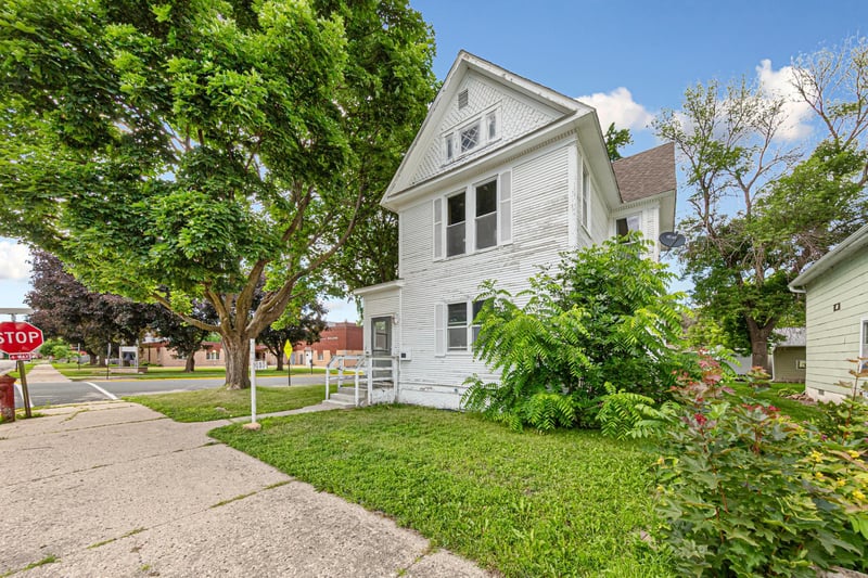 105 Ash Ave SW, Montgomery, MN 56069