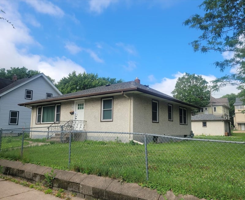 985 Bradley St, Saint Paul, MN 55130