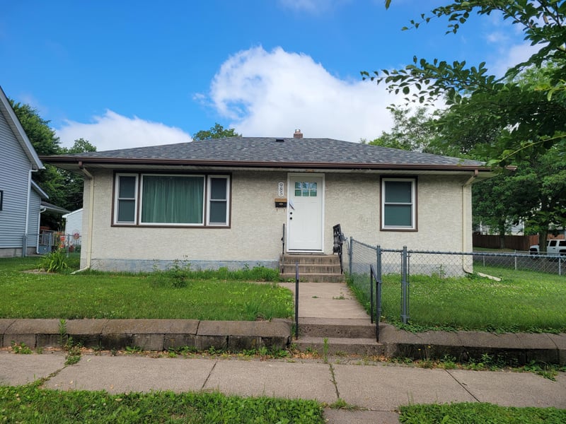 985 Bradley St, Saint Paul, MN 55130