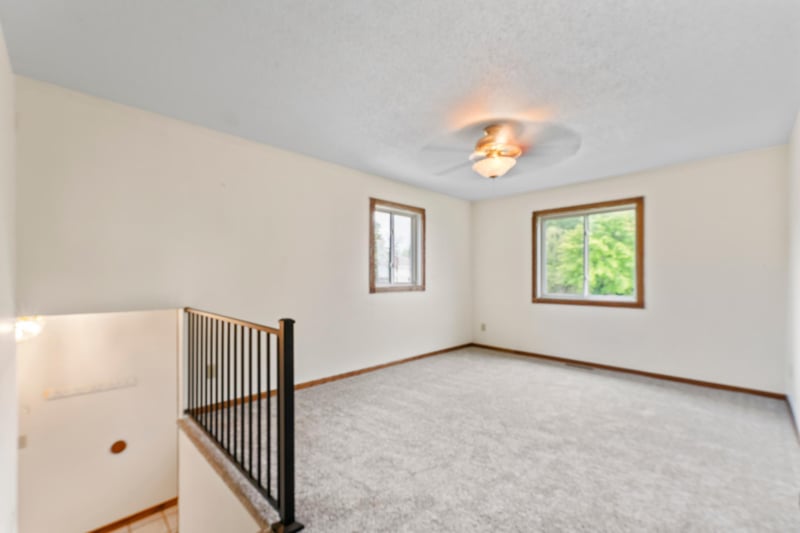 647 2nd St NE, Blooming Prairie, MN 55917