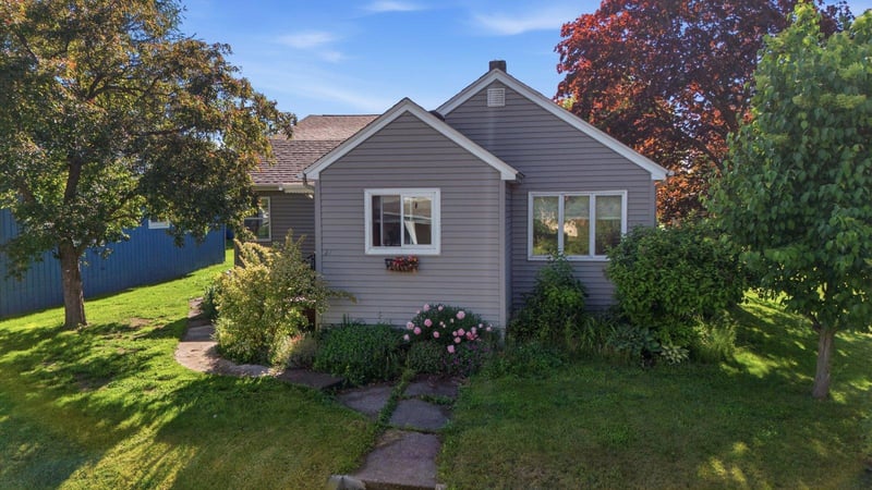 27 17th St, Cloquet, MN 55720