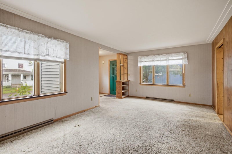 27 17th St, Cloquet, MN 55720