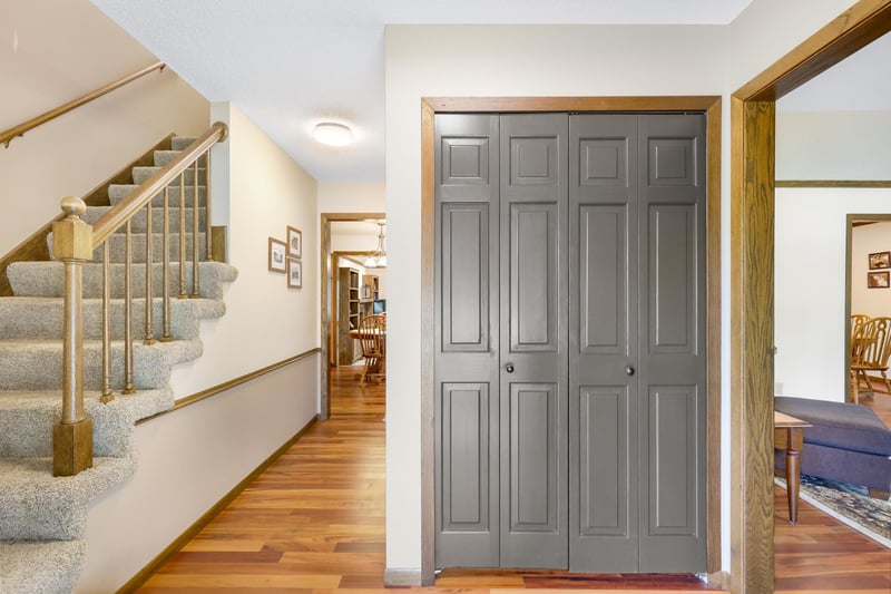 17200 Barberry Cir, Eden Prairie, MN 55346