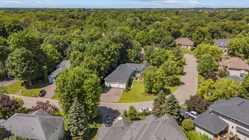 2888 Forest Rg, Chaska, MN 55318