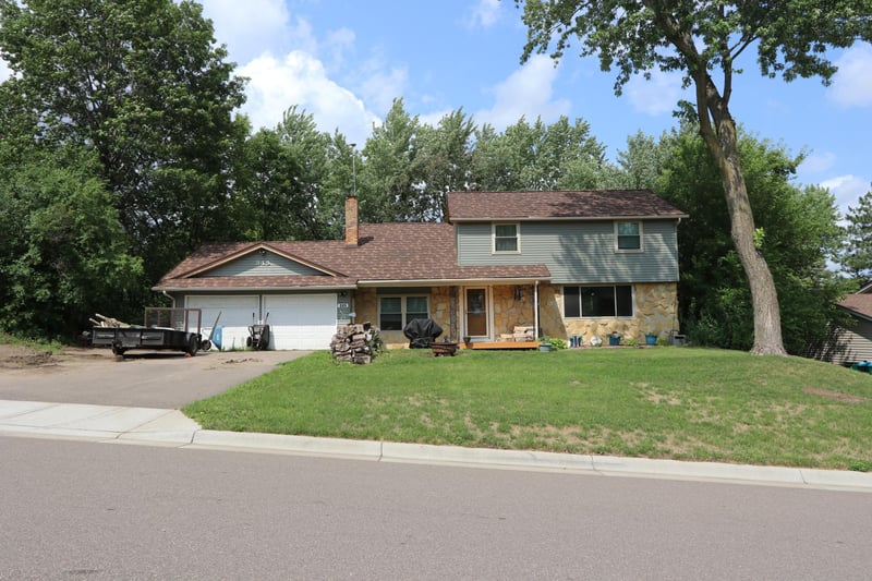 345 Walnut Ln, Apple Valley, MN 55124