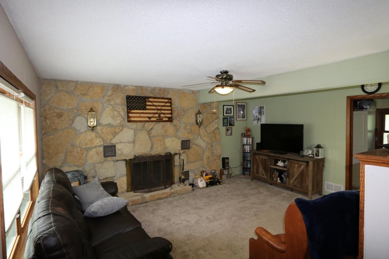 345 Walnut Ln, Apple Valley, MN 55124