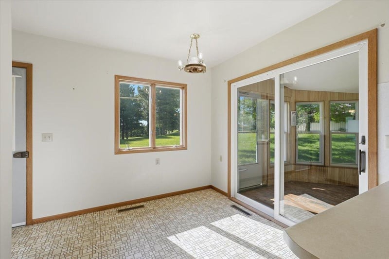 796 Magnor Lake Dr, Clayton, WI 54004