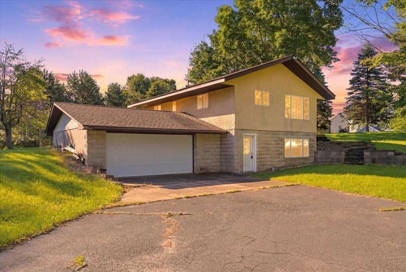 796 Magnor Lake Dr, Clayton, WI 54004