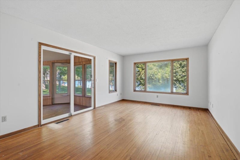 796 Magnor Lake Dr, Clayton, WI 54004