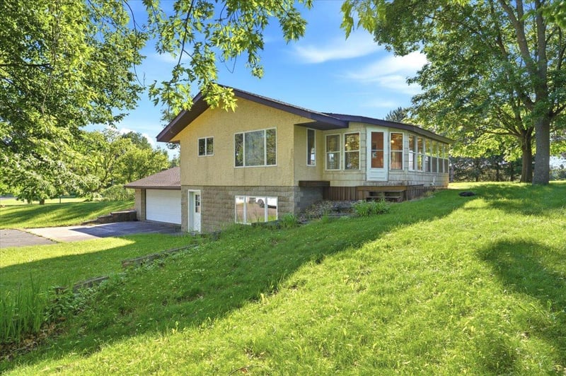 796 Magnor Lake Dr, Clayton, WI 54004