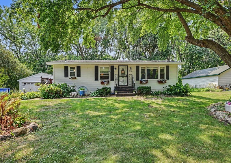 2110 Stillwater St, White Bear Twp, MN 55110