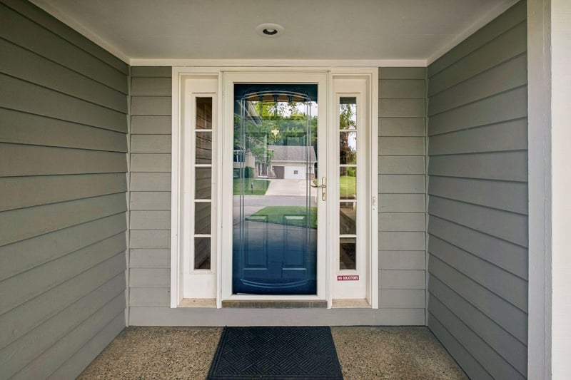 17195 Daniel Ln, Eden Prairie, MN 55346