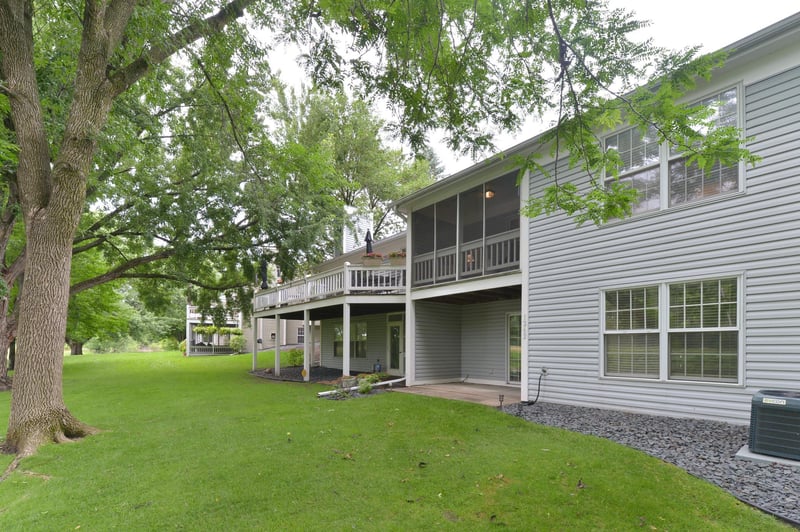 1262 Pond View Ln, White Bear Lake, MN 55110