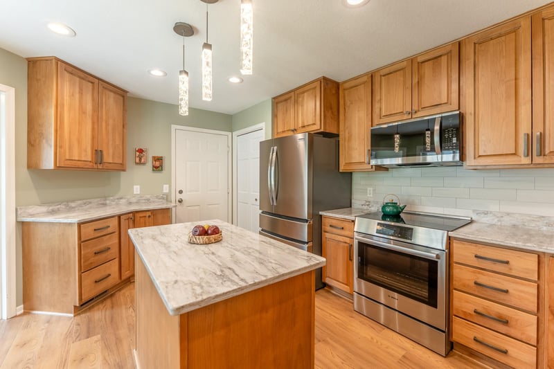 737 Markgrafs Lake Draw, Woodbury, MN 55129