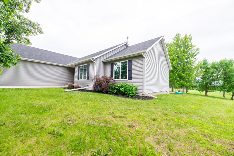 71187 240th St, Dassel, MN 55325