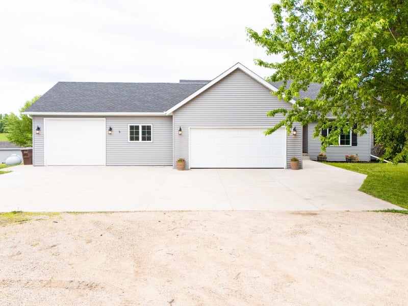 71187 240th St, Dassel, MN 55325