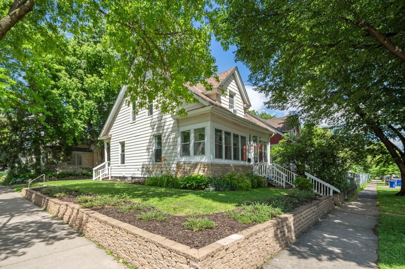 633 Kent St, Saint Paul, MN 55103
