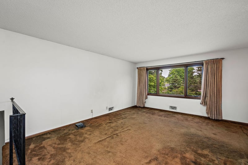 7408 W 100th St, Bloomington, MN 55438