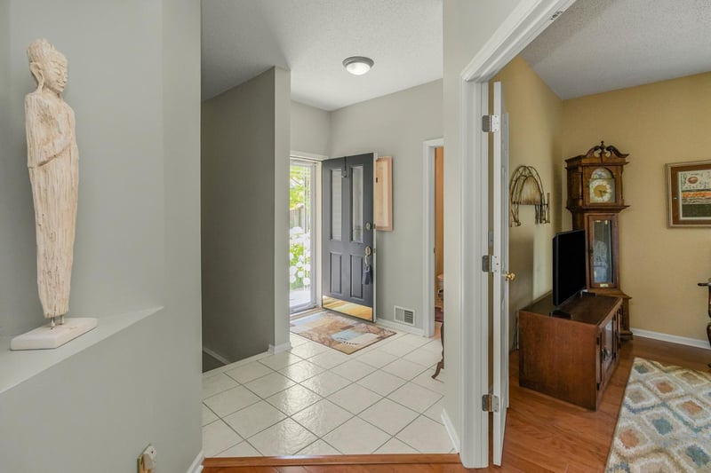8897 Compton Dr, Inver Grove Heights, MN 55076