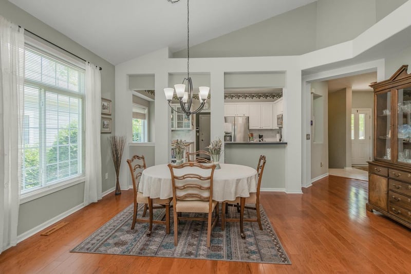 8897 Compton Dr, Inver Grove Heights, MN 55076