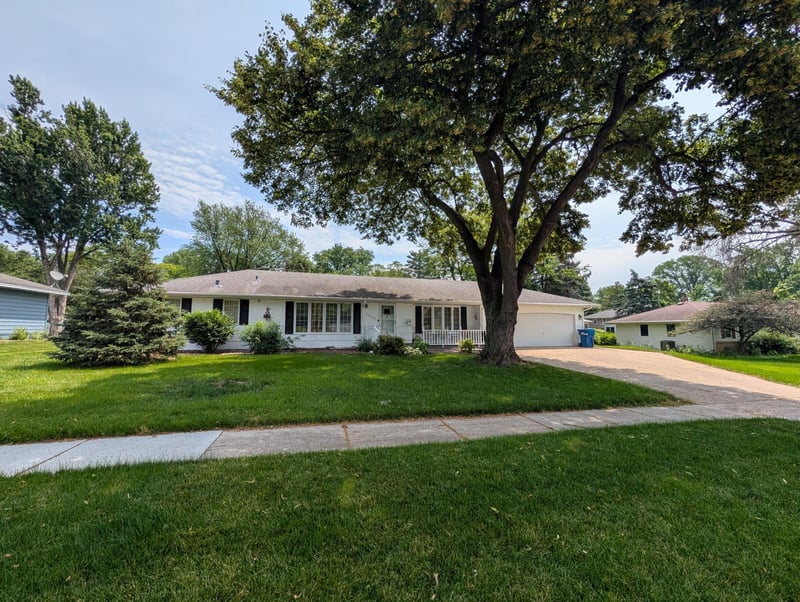 11041 France Ave S, Bloomington, MN 55431