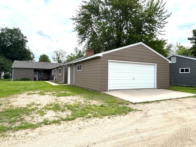 907 Arnold Ave N, Thief River Falls, MN 56701