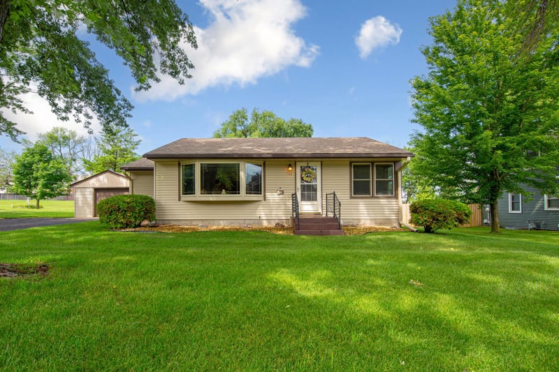 142 22nd Ave SW, Faribault, MN 55021