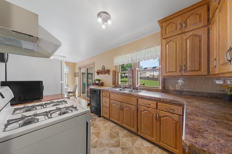 142 22nd Ave SW, Faribault, MN 55021