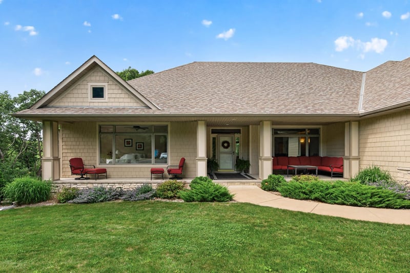 1187 105th St E, Inver Grove Heights, MN 55077