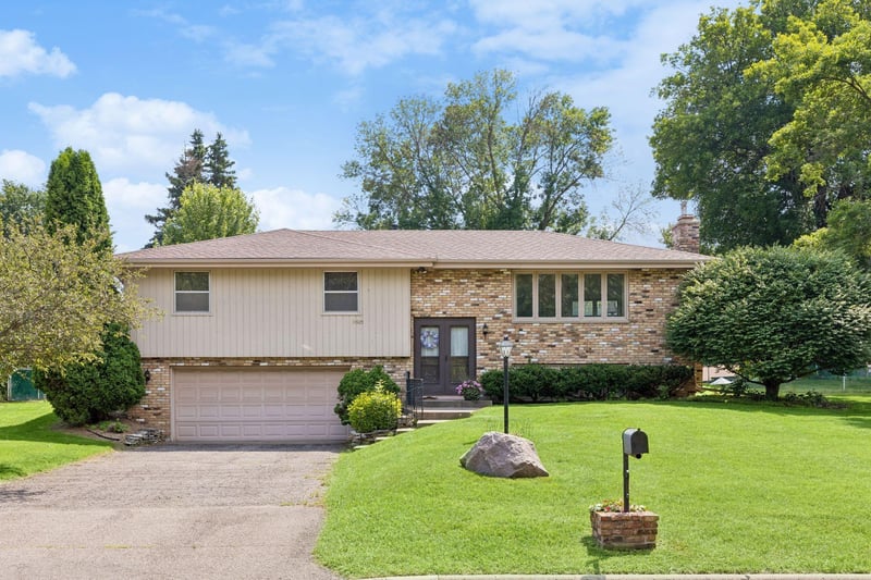 14925 32nd Ave N, Plymouth, MN 55447