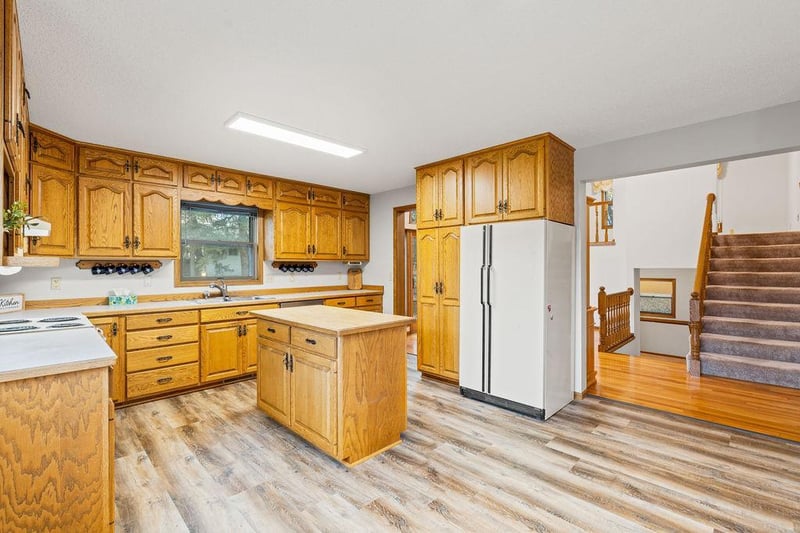 425 W Franklin St, Morristown, MN 55052