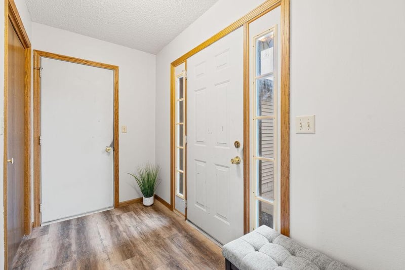 425 W Franklin St, Morristown, MN 55052