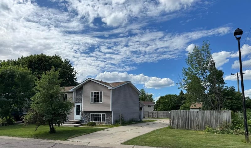 1994 Robin Ln N, Hugo, MN 55038
