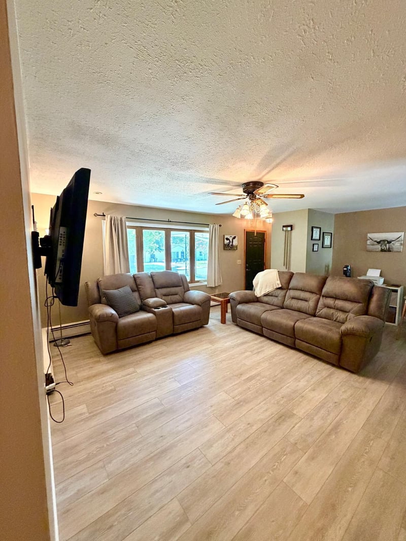 457 Division St, Gaylord, MN 55334