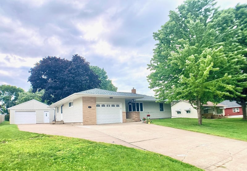 457 Division St, Gaylord, MN 55334