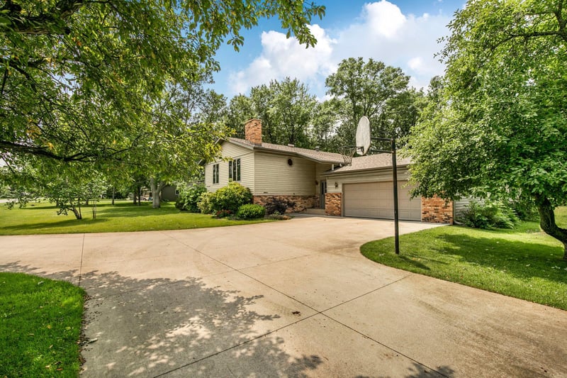 1605 50th Ave NE, Sauk Rapids, MN 56379