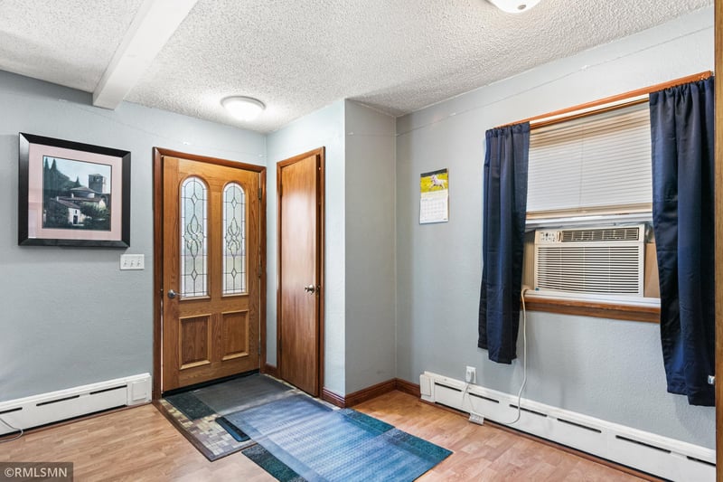 220 Cypress St S, Cambridge, MN 55008