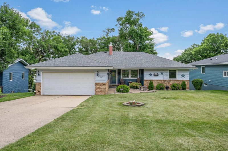 455 W Amber Lake Dr, Fairmont, MN 56031