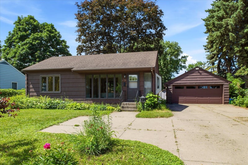 5625 Hillsview Rd, Brooklyn Center, MN 55430