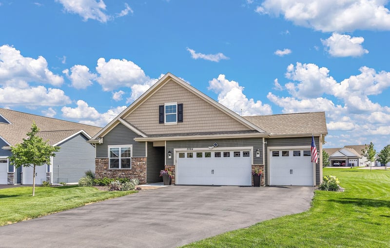 2084 Arcadia St, Shakopee, MN 55379