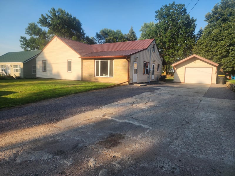 231 1st St N, Franklin, MN 55333