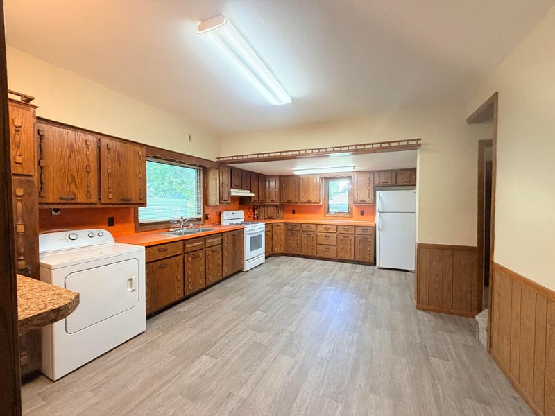 220 Grace Ave, Iona, MN 56141