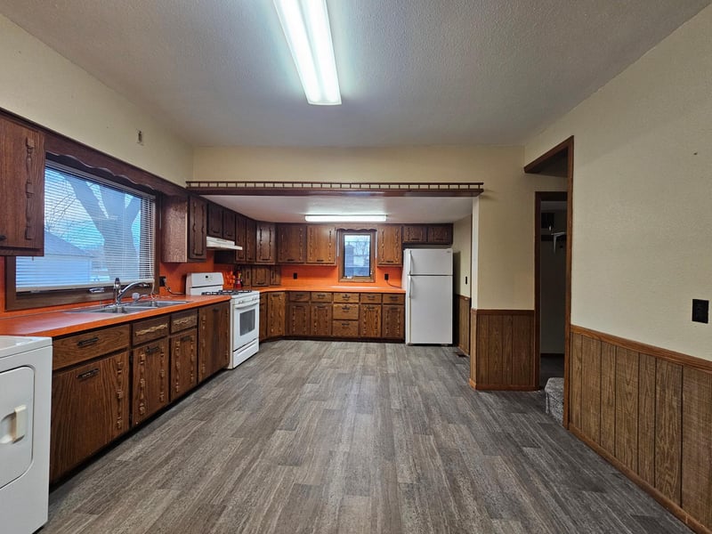220 Grace Ave, Iona, MN 56141