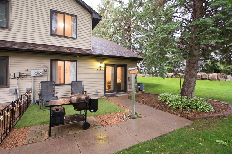 544 Auburn Pl NW #H, Elk River, MN 55330