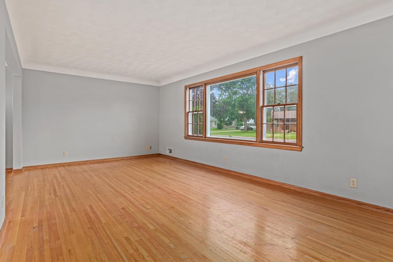 1367 Price Ave E, Maplewood, MN 55109