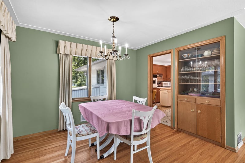 5133 Meadow Rg, Edina, MN 55439